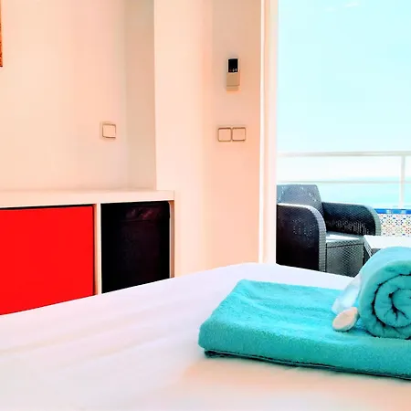 Deluxe Penthouse With Sea Views Near Puerto Marina *