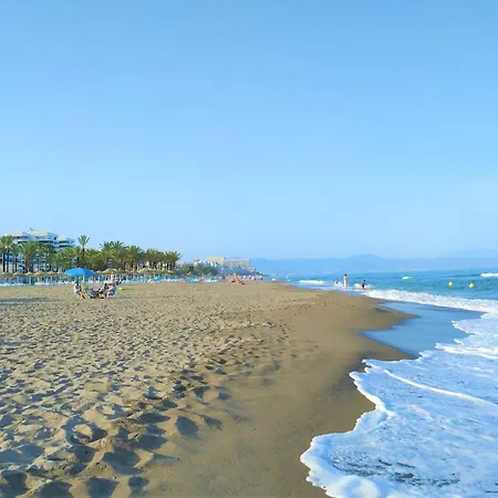 Deluxe Penthouse With Sea Views Near Puerto Marina *