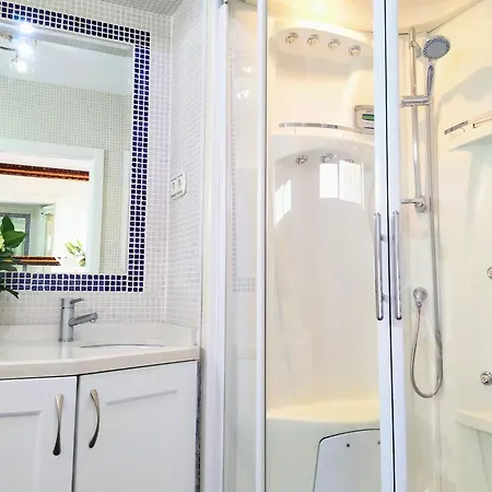 Deluxe Penthouse With Sea Views Near Puerto Marina
