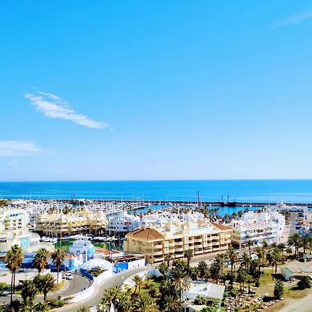 Deluxe Penthouse With Sea Views Near Puerto Marina Apartamento *